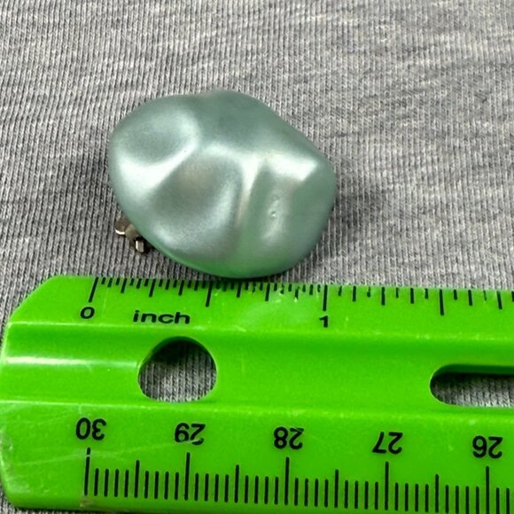 Vintage Mint Green Clip-On Earrings Textured Design Lightweight Costume Jewelry - Picture 11 of 16